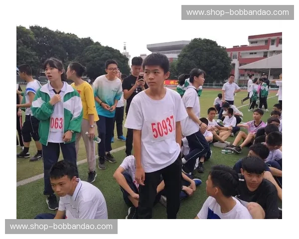 红流撞击：当华南虎遇上中原红，这一场关于“不服”的绿茵史诗